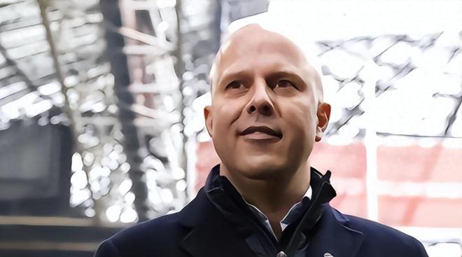 通过社交媒 通过社交媒