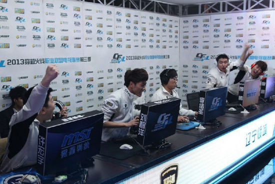 借她强大的 借她强大的